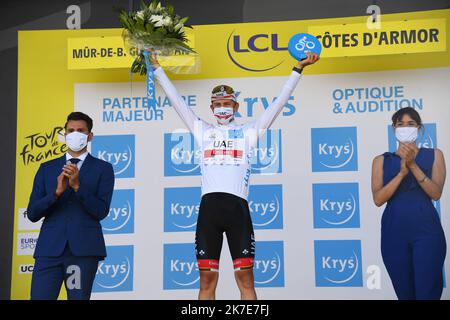 ©PHOTOPQR/LE TELEGRAMMA/NICOLAS CRÉACH ; ; 27/06/2021 ; FOTO NICOLAS CREACH / LE TELEGRAMMA. Ciclismo. Saison 2021. 27 Juin 2021 Tour de France 2021 2 ème étape du Tour de France 2021 Perros Guirec - Mur de Bretagne TADEJ POGACAR (Meilleur jeune) 2nd tappa della 108th edizione della gara ciclistica Tour de France, a 183 km tra Perros-Guirrec e Mur de Bretagne Guerledan, Il 27 giugno 2021. Foto Stock