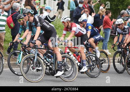 ©Laurent Lairys/MAXPPP - SKUJINŠ Toms of Trek - Segafredo durante il Tour de France 2021, gara ciclistica fase 4, Redon - Fougeres (150,4 km) il 29 giugno 2021 a Fougeres, Francia - Foto Laurent Lairys /MAXPPP Foto Stock