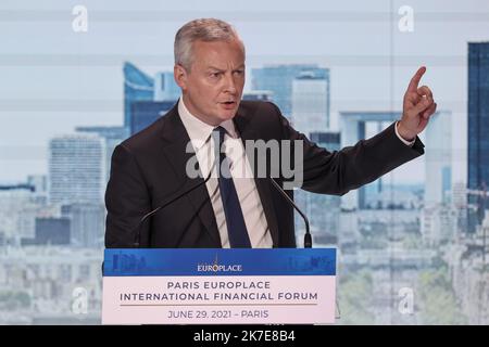 ©Sebastien Muylaert/MAXPPP - il ministro francese dell'Economia e delle Finanze Bruno le Maire ha tenuto un discorso durante il Forum finanziario internazionale Europlane di Parigi, in Francia. 29.06.2021 Foto Stock