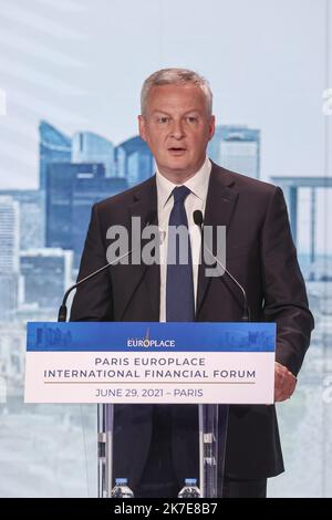 ©Sebastien Muylaert/MAXPPP - il ministro francese dell'Economia e delle Finanze Bruno le Maire ha tenuto un discorso durante il Forum finanziario internazionale Europlane di Parigi, in Francia. 29.06.2021 Foto Stock