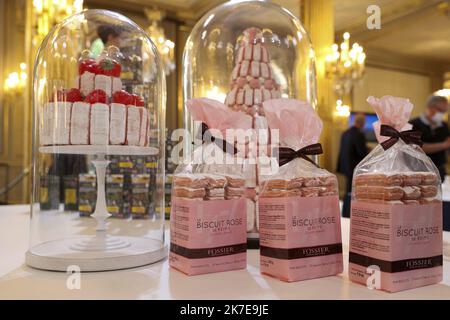 ©Sebastien Muylaert/MAXPPP - Illustrazione dei biscotti rosa de Reims lors de la grande esposizione du fabrique en France a l'Elysee. Parigi, 03.07.2021 mostra 'Made in France' organizzata al Palazzo Presidenziale Elysee di Parigi il 3 luglio 2021, per evidenziare l'industria 'Made in France'. Foto Stock