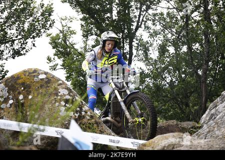 Thierry Larret / Maxppp . mecaniques sportive. Championnat du Monde de Trial. 2 eme Manche en France sur le circuit de Charade, Saint Genes Champanelle (63), le 4 juillet 2021. Emma Bristow Foto Stock