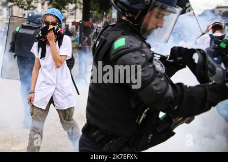 ©PHOTOPQR/PRESSE OCEAN/Romain Boulanger ; ; 15/06/2021 ; NANTES LE SAMEDI 31 JUILLET 2021, MANIFESTATION CONTRE LE PASS SANITAIRE - diverse migliaia di persone si sono riunite per manifestare contro il pass sanitario. Ci sono stati scontri con la polizia. Foto Stock