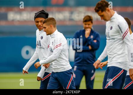 Aurelien Morissard / IP3; Parigi il 19 agosto 2021 Kylian Mbappe e Marco Verratti di Saint Germain partecipano ad una sessione di allenamento presso il complesso sportivo Camp des Loges vicino Parigi. Foto Stock