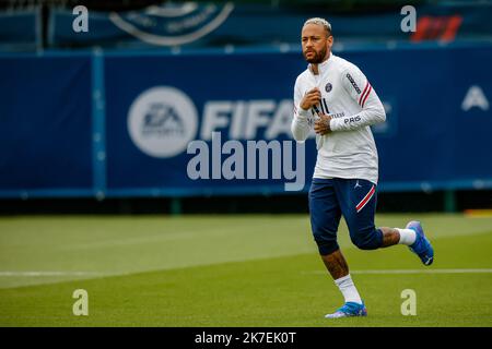 Aurelien Morissard / IP3; (da L a R) Parigi il 19 agosto 2021 il Neymar JR di Saint Germain partecipa a una sessione di allenamento presso il complesso sportivo Camp des Loges vicino Parigi. Foto Stock