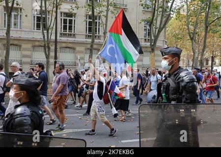 ©PHOTOPQR/LE PARISIEN/Philippe de Poulpiquet ; Paris ; 21/08/2021 ; Paris, le 21 août 2021. Manifestazione contre le vaccin Covid19. - Francia, Parigi 21 2021 agosto proteste anti-Health pass Foto Stock