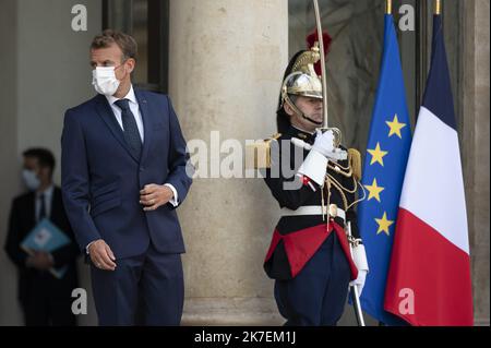 ©Julien Mattia / le Pictorium/MAXPPP - Julien Mattia / le Pictorium - 27/8/2021 - Francia / Ile-de-France / Parigi - le President de la republique Emmanuel Macron recevait son homologue Malgache, Andry Rajoelina, President de la Republique de Madagascar au Palais de l'Elysee, le 27 Aout 2021 / 27/8/2021 - Francia / Ile-de-France (regione) / Parigi - il Presidente della Repubblica Emmanuel Macron ha ricevuto il suo omologo malgascio, Andry Rajoelina, Presidente della Repubblica del Madagascar, al Palazzo dell'Elisi, il 27 agosto 2021 Foto Stock