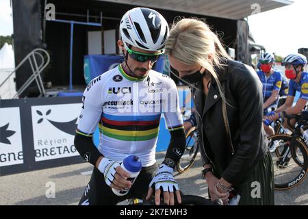 ©Laurent Lairys/MAXPPP - Julian Alaphilippe di Deceuninck - Quick - Step and Marion Rousse durante la Bretagna Classic Ouest-France, Grand Prix de Plouay il 29 agosto 2021 a Plouay, Francia - Foto Laurent Lairys / MAXPPP Foto Stock