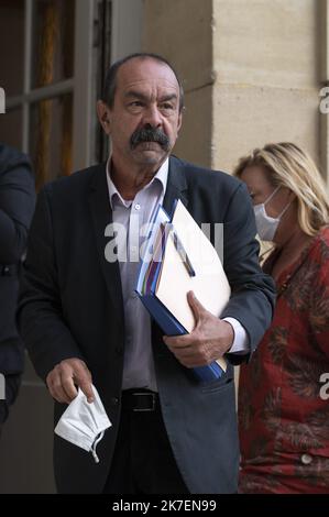 ©Julien Mattia / le Pictorium/MAXPPP - Julien Mattia / le Pictorium - 2/9/2021 - Francia / Ile-de-France / Parigi - Arrivee du secretaire General de la CGT, Philippe Martinez pour un entretien avec le Premier Ministre et les representants sociaux a l'hotel de Matignon, A Paris le 2 Settembre 2021 / 2/9/2021 - Francia / Ile-de-France (regione) / Parigi - arrivo del Segretario Generale del CGT Philippe Martinez per un incontro con il primo Ministro e i rappresentanti sociali presso l'Hotel de Matignon a Parigi il 2 settembre 2021 Foto Stock