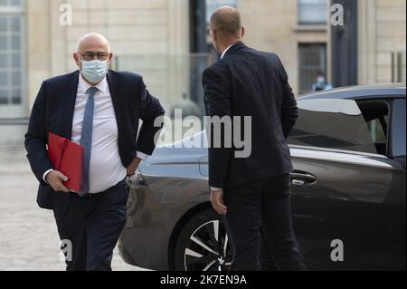 ©Julien Mattia / le Pictorium/MAXPPP - Julien Mattia / le Pictorium - 2/9/2021 - Francia / Ile-de-France / Parigi - Arrivee du Secretaire d'Etat aupres de la ministre du Travail, de l'Emploi et de l'Insertion, Charge des Retraites et de la Sante au travail, Laurent PIETRASZI, ZEWSKI Pour un entretien avec le Premier Ministre et les representants sociaux a l'hotel de Matignon, a Paris le 2 Septembre 2021 / 2/9/2021 - Francia / Ile-de-France (regione) / Parigi - arrivo del Segretario di Stato al Ministro del lavoro, dell'occupazione e dell'integrazione, Responsabile delle pensioni e della salute sul lavoro, Laurent Foto Stock