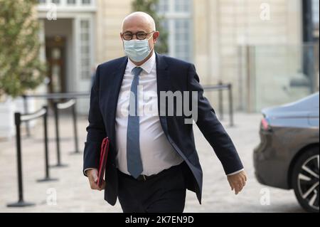 ©Julien Mattia / le Pictorium/MAXPPP - Julien Mattia / le Pictorium - 2/9/2021 - Francia / Ile-de-France / Parigi - Arrivee du Secretaire d'Etat aupres de la ministre du Travail, de l'Emploi et de l'Insertion, Charge des Retraites et de la Sante au travail, Laurent PIETRASZI, ZEWSKI Pour un entretien avec le Premier Ministre et les representants sociaux a l'hotel de Matignon, a Paris le 2 Septembre 2021 / 2/9/2021 - Francia / Ile-de-France (regione) / Parigi - arrivo del Segretario di Stato al Ministro del lavoro, dell'occupazione e dell'integrazione, Responsabile delle pensioni e della salute sul lavoro, Laurent Foto Stock