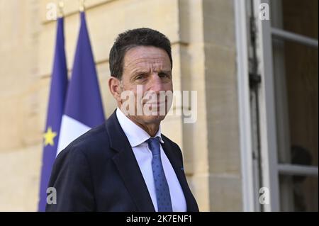 ©Julien Mattia / le Pictorium/MAXPPP - Julien Mattia / le Pictorium - 2/9/2021 - Francia / Ile-de-France / Parigi - Geoffroy Roux de Bezieux president du Medef a l'hotel de Matignon pour son entretentretien avec le Premier Ministre, Jean Castex, A Paris le 2 settembre 2021 / 2/9/2021 - Francia / Ile-de-France (regione) / Parigi - Geoffroy Roux de Bezieux presidente di Medef presso l'hotel Matignon per il suo incontro con il primo ministro Jean Castex, a Parigi il 2 settembre 2021 Foto Stock