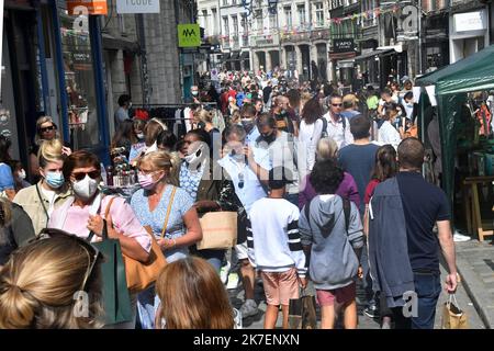 ©PHOTOPQR/VOIX DU NORD/PLM ; 04/09/2021 ; 04 09 2021 Braderie de Lille PHOTO PIERRE LE MASSON LA VOIX DU NORD - la Braderie de Lille è il più grande e famoso mercato delle pulci d'Europa Foto Stock