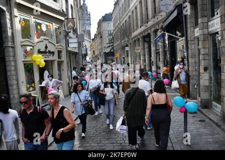 ©PHOTOPQR/VOIX DU NORD/PLM ; 04/09/2021 ; 04 09 2021 Braderie de Lille PHOTO PIERRE LE MASSON LA VOIX DU NORD - la Braderie de Lille è il più grande e famoso mercato delle pulci d'Europa Foto Stock