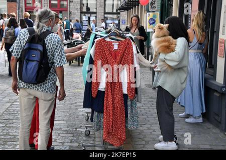 ©PHOTOPQR/VOIX DU NORD/PLM ; 04/09/2021 ; 04 09 2021 Braderie de Lille PHOTO PIERRE LE MASSON LA VOIX DU NORD - la Braderie de Lille è il più grande e famoso mercato delle pulci d'Europa Foto Stock