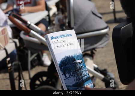 ©PHOTOPQR/LE PARISIEN/pH Lavieille ; LE BOURGET ; 05/09/2021 ; ' la Dictée Géante ' avec Thomas Pesquet co-organisé par le musée de l'Air , France Culture avec le soutien de l'Agence Spatiale Européenne.et de l'Espace au Bourget. Dictée Issue du livre de Marguerite Duras ' un barrage contre le Pacifique '. 2021/09/06. La Dictée Géante con Thomas Pesquet, co-organizzato dal Musée de l'Air , France Culture con il sostegno dell'Agenzia spaziale europea. Dettato dal libro di Marguerite Duras "A Dam Against the Pacific". Foto Stock