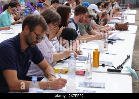 ©PHOTOPQR/LE PARISIEN/pH Lavieille ; LE BOURGET ; 05/09/2021 ; ' la Dictée Géante ' avec Thomas Pesquet co-organisé par le musée de l'Air , France Culture avec le soutien de l'Agence Spatiale Européenne.et de l'Espace au Bourget. Dictée Issue du livre de Marguerite Duras ' un barrage contre le Pacifique '. 2021/09/06. La Dictée Géante con Thomas Pesquet, co-organizzato dal Musée de l'Air , France Culture con il sostegno dell'Agenzia spaziale europea. Dettato dal libro di Marguerite Duras "A Dam Against the Pacific". Foto Stock