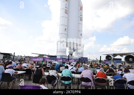 ©PHOTOPQR/LE PARISIEN/pH Lavieille ; LE BOURGET ; 05/09/2021 ; ' la Dictée Géante ' avec Thomas Pesquet co-organisé par le musée de l'Air , France Culture avec le soutien de l'Agence Spatiale Européenne.et de l'Espace au Bourget. Dictée Issue du livre de Marguerite Duras ' un barrage contre le Pacifique '. 2021/09/06. La Dictée Géante con Thomas Pesquet, co-organizzato dal Musée de l'Air , France Culture con il sostegno dell'Agenzia spaziale europea. Dettato dal libro di Marguerite Duras "A Dam Against the Pacific". Foto Stock