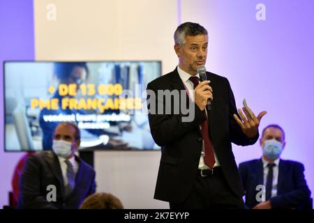 ©PHOTOPQR/L'EST REPUBLICAIN/ALEXANDRE MARCHI ; AUGNY ; 23/09/2021 ; CENTER DE DISTRIBUTION AMAZON AUGNY - AMAZON FRANCE LOGISTIQUE - COMMERCE EN LIGNE - INTERNET - E COMMERCE - PRODUITS EN STOCK - STOCK REFERENCES - GAFAM. Agosto 23 settembre 2021. Frédéric DUVAL, direttore général Amazon France, Lors de l'inauguration du centre de distribution d'Amazon à Augny sur le plateau de Frescaty. FOTO Alexandre MARCHI. – Il centro di distribuzione di Amazon ad Augny durante la sua inaugurazione sull’altopiano di Frescaty. Foto Stock