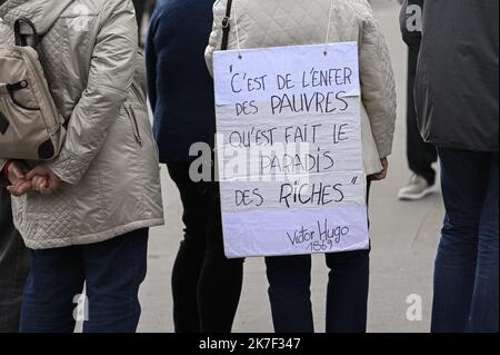 ©Julien Mattia / le Pictorium/MAXPPP - Julien Mattia / le Pictorium - 01/10/2021 - Francia / Ile-de-France / Parigi - Rassemblement des Syndicats devant le Ministere des finances pour demander une rivalorisation des pensions, A Paris le 01 ottobre 2021 / 01/10/2021 - Francia / Ile-de-France (regione) / Parigi - incontro delle unioni di fronte al Ministero delle Finanze per chiedere una rivalutazione delle pensioni, a Parigi il 01 ottobre 2021 Foto Stock