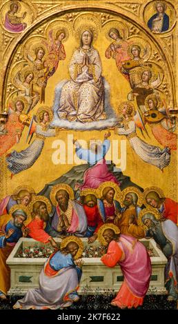 ©Active Museu/MAXPPP - ActiveMuseum 0001089.jpg / l'Assomption de la Vierge, vers 1385 - Paolo di Giovanni Fei - l'Assunzione della Vergine 1385 - / Paolo di Giovanni Fei / Museo della Peintura attiva / le Pictorium Assunzione di Maria ,Aureola (religione) ,religione cattolica ,Fiore ,illuminazione ,Liuto ,Pittura medievale ,musicista ,preghiera ,roccia (pietra) ,Santo ,Tomba ,verticale ,Vergine ,Maria (Madre di Gesù) ,XIV secolo ,Paolo di Giovanni Fei ,Pittura , Foto Stock