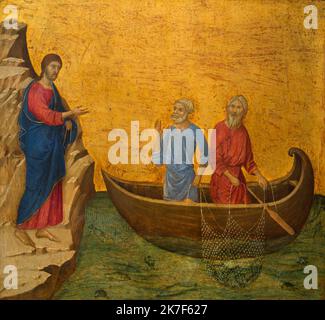 ©Active Museu/MAXPPP - ActiveMuseum 0001079.jpg / l'appel des Apotres Pierre et Andre, 1308 - Duccio di Buoninsegna - la chiamata degli Apostoli Pietro e Andrea 1308 - / Duccio di Buoninsegna / Peinture Active Museum / le Pictorium Apostle ,Banca (riva) ,Barca ,chiamata ,religione cattolica ,pescatore ,rete da pesca ,Gotica ,orizzontale ,pittura medievale ,Oar ,roccia (pietra) ,Santo ,Mare ,piccola barca ,legno (materiale) ,Gesù Cristo ,Sant'Andrea ,San Pietro ,XIV secolo ,Duccio ,Pittura , Foto Stock