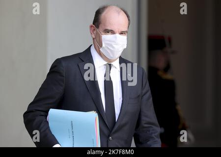 ©Sebastien Muylaert/MAXPPP - Jean Castex Premier Ministre a la sortie du conseil des ministres sur le perron de l'Elysee. Parigi, 13.10.2021 Foto Stock