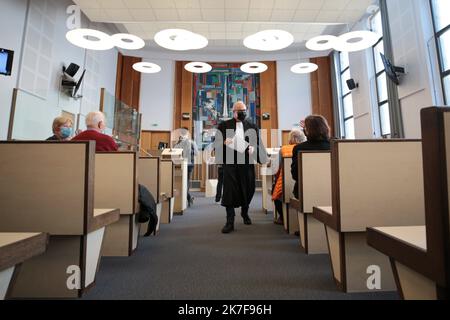 Â-PHOTOPQR/LE TELEGRAMMA/Lionel le Saux ; BREST ; 14/10/2021 ; FOTO Lionel le Saux / LE TELEGRAMMA. BREST (29) : salle audience correctionnelle du tribunal de grande instance de Brest. Ou etait jugee la spectatrice ayant fait chuter une partie du peloton du tour de France lors de la premiere etape le 26 juin a Sizun. - Brest, Francia, ottobre 4th 2021 processo al Brest Court per la 'signora con il segno' che passa la 1st tappa del Tour De France 2021. Aveva abbattuto alcuni dei ciclisti Foto Stock