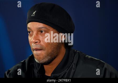 ©Julien Mattia / le Pictorium/MAXPPP - Portrait de la legende du football, Ronaldinho lors du match PSG RB Leipzig au Parc des Princes, le 19 ottobre 2021 Foto Stock