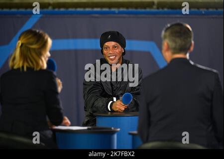 ©Julien Mattia / le Pictorium/MAXPPP - Portrait de la legende du football, Ronaldinho lors du match PSG RB Leipzig au Parc des Princes, le 19 ottobre 2021 Foto Stock