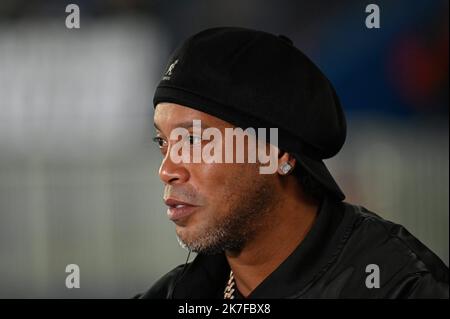 ©Julien Mattia / le Pictorium/MAXPPP - Portrait de la legende du football, Ronaldinho lors du match PSG RB Leipzig au Parc des Princes, le 19 ottobre 2021 Foto Stock