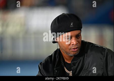 ©Julien Mattia / le Pictorium/MAXPPP - Portrait de la legende du football, Ronaldinho lors du match PSG RB Leipzig au Parc des Princes, le 19 ottobre 2021 Foto Stock