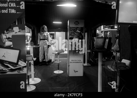 ©Michael Bunel / le Pictorium/MAXPPP - Stand de NBC sys. la societe est specialize dans l'equiment NRBC (Nucleaires, Radiologiques, Biologiques, Chimiques). elle equipe les armees. Salone Milipol. 21 ottobre 2021. Villepinte. Francia. Foto Stock