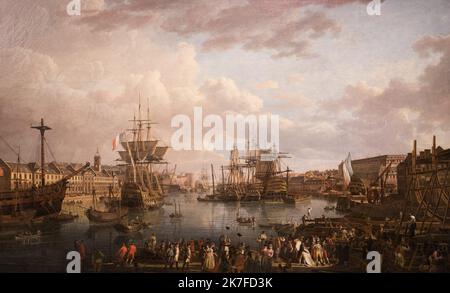 ©Active Museu/MAXPPP - ActiveMuseum 0006544.jpg / Vue de l'interieur du port de Brest 1793 - / Jean-Francois Hue / Peinture Active Museum / le Pictorium cielo nuvoloso, folla, Bandiera di Francia, Porto, orizzontale, Casa, Barca a vela, mare, piccola barca, tre maestri, Brest, Bretagna, Europa, Finistere, Francia, Europa occidentale, 18th ° secolo, Jean-Hue ,Pittura , Foto Stock