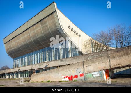 Abbandonato Palazzo sovietico di Concerti e Sport a Vilnius, Lituania Foto Stock