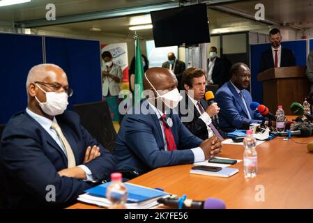 ©Nicolas Remene / le Pictorium/MAXPPP - Point de Presse ce dimanche 24 octobre 2021 au quartier General de la MINUSMA a Bamako au Mali de la deleguation du Conseil de securite des Nations unies qui a rencontre les autorites de la Transition ces jours-ci. Le point de presse s'est tenu presence de l'Ambassadeur du Niger aupres des Nations Unies, Abdou Abarry, figlio omologo francais Nicolas de Riviere, et l'Ambassadeur kenyan, Martin Kimani, Dont le paga assicurare la presidence du Conseil de securite aini que du Representant special du Secretaire General des Nations Unies au Mali et Chef de la MI Foto Stock