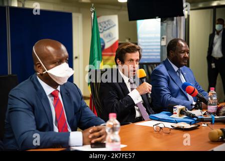 ©Nicolas Remene / le Pictorium/MAXPPP - Point de Presse ce dimanche 24 octobre 2021 au quartier General de la MINUSMA a Bamako au Mali de la deleguation du Conseil de securite des Nations unies qui a rencontre les autorites de la Transition ces jours-ci. Le point de presse s'est tenu presence de l'Ambassadeur du Niger aupres des Nations Unies, Abdou Abarry, figlio omologo francais Nicolas de Riviere, et l'Ambassadeur kenyan, Martin Kimani, Dont le paga assicurare la presidence du Conseil de securite aini que du Representant special du Secretaire General des Nations Unies au Mali et Chef de la MI Foto Stock