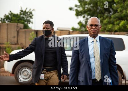 ©Nicolas Remene / le Pictorium/MAXPPP - Point de Presse ce dimanche 24 octobre 2021 au quartier General de la MINUSMA a Bamako au Mali de la deleguation du Conseil de securite des Nations unies qui a rencontre les autorites de la Transition ces jours-ci. Le point de presse s'est tenu presence de l'Ambassadeur du Niger aupres des Nations Unies, Abdou Abarry, figlio omologo francais Nicolas de Riviere, et l'Ambassadeur kenyan, Martin Kimani, Dont le paga assicurare la presidence du Conseil de securite aini que du Representant special du Secretaire General des Nations Unies au Mali et Chef de la MI Foto Stock