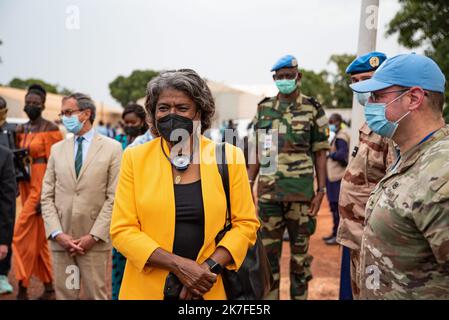 ©Nicolas Remene / le Pictorium/MAXPPP - l'ambasciatrice americaine a l'ONU Linda Thomas-Greenfield lors de la cerimonie organizzazione commemorativa ce dimanche 24 ottobre 2021 au quartier General de la MINUSMA a Bamako au Mali en memoire des casques bleus tombes pour la paix au Mali. La ceremonie s'est tenue en presence d'une deleguation du Conseil de securite des Nations unies qui a rencontre les autorites de la Transition ces jours-ci. La Delegation, est co-dirigee par l'Ambassadeur du Niger aupres des Nations Unies, Abdou Abarry, figlio omologo francais Nicolas de R Foto Stock