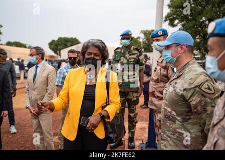 ©Nicolas Remene / le Pictorium/MAXPPP - l'ambasciatrice americaine a l'ONU Linda Thomas-Greenfield lors de la cerimonie organizzazione commemorativa ce dimanche 24 ottobre 2021 au quartier General de la MINUSMA a Bamako au Mali en memoire des casques bleus tombes pour la paix au Mali. La ceremonie s'est tenue en presence d'une deleguation du Conseil de securite des Nations unies qui a rencontre les autorites de la Transition ces jours-ci. La Delegation, est co-dirigee par l'Ambassadeur du Niger aupres des Nations Unies, Abdou Abarry, figlio omologo francais Nicolas de R Foto Stock