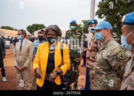 ©Nicolas Remene / le Pictorium/MAXPPP - l'ambasciatrice americaine a l'ONU Linda Thomas-Greenfield lors de la cerimonie organizzazione commemorativa ce dimanche 24 ottobre 2021 au quartier General de la MINUSMA a Bamako au Mali en memoire des casques bleus tombes pour la paix au Mali. La ceremonie s'est tenue en presence d'une deleguation du Conseil de securite des Nations unies qui a rencontre les autorites de la Transition ces jours-ci. La Delegation, est co-dirigee par l'Ambassadeur du Niger aupres des Nations Unies, Abdou Abarry, figlio omologo francais Nicolas de R Foto Stock