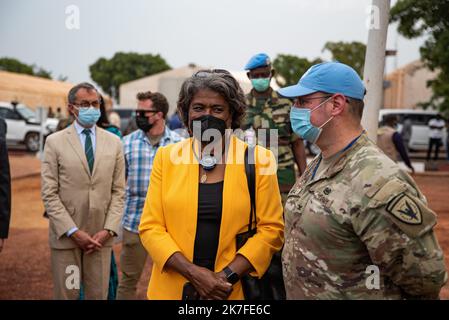 ©Nicolas Remene / le Pictorium/MAXPPP - l'ambasciatrice americaine a l'ONU Linda Thomas-Greenfield lors de la cerimonie organizzazione commemorativa ce dimanche 24 ottobre 2021 au quartier General de la MINUSMA a Bamako au Mali en memoire des casques bleus tombes pour la paix au Mali. La ceremonie s'est tenue en presence d'une deleguation du Conseil de securite des Nations unies qui a rencontre les autorites de la Transition ces jours-ci. La Delegation, est co-dirigee par l'Ambassadeur du Niger aupres des Nations Unies, Abdou Abarry, figlio omologo francais Nicolas de R Foto Stock