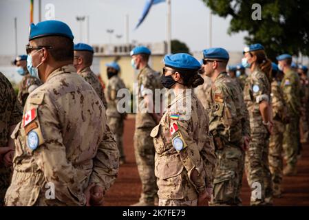 ©Nicolas Remene / le Pictorium/MAXPPP - Ceremonie organisation organisation ce dimanche 24 ottobre 2021 au quartier General de la MINUSMA a Bamako au Mali en memoire des casques bleus tombes pour la paix au Mali. La ceremonie s'est tenue en presence d'une deleguation du Conseil de securite des Nations unies qui a rencontre les autorites de la Transition ces jours-ci. La Delegation, est co-dirigee par l'Ambassadeur du Niger aupres des Nations Unies, Abdou Abarry, figlio omologo francais Nicolas de Riviere, et l' ambasciatore keniota, Martin Kimani, dont le paga assicurare la Foto Stock