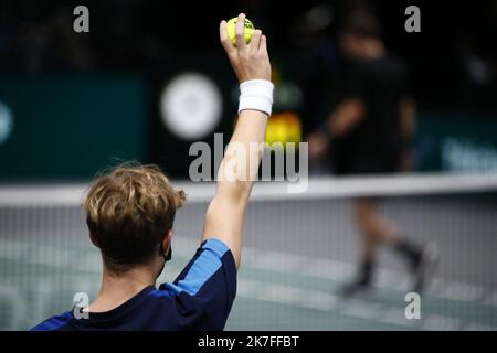 Thierry Larret/Maxppp. Tennis. Rolex Paris Masters. Accorhotels Arena, Parigi (75), le 1er novembre 2021. Illustrazione ramasseur de balles Foto Stock
