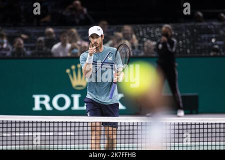 Alexis Sciard / IP3; Parigi, Francia, 1st novembre 2021 - Andy Murray reagisce durante la sua prima partita contro Dominik Koepfer al torneo di tennis Rolex Paris Masters. Foto Stock