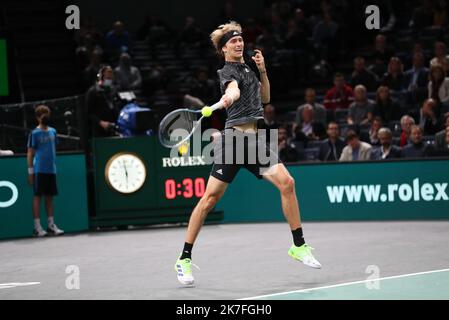 Thierry Larret/Maxppp. Tennis. Rolex Paris Masters. Accorhotels Arena, Parigi (75), le 4 novembre 2021. Grigor DIMITROV (BUL) vs Alexander SVEREV (GER) Foto Stock