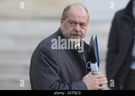 ©Sebastien Muylaert/MAXPPP - Eric Dupond Moretti ministre de la justice a la sortie du conseil des ministres sur le perron de l'Elysee. Parigi, 10.11.2021 - Ministro del Consiglio francese Foto Stock