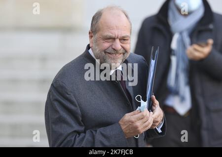 ©Sebastien Muylaert/MAXPPP - Eric Dupond Moretti ministre de la justice a la sortie du conseil des ministres sur le perron de l'Elysee. Parigi, 10.11.2021 - Ministro del Consiglio francese Foto Stock