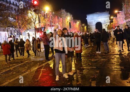 ©PHOTOPQR/LE PARISIEN/Olivier Lejeune ; Paris 21/11/2021 ILLUMINATIONS DE NOEL DES CHAMPS ELYSEE Illuminazioni natalizie degli Champs Elysee a Parigi, Francia, il 21st 2021 novembre Foto Stock