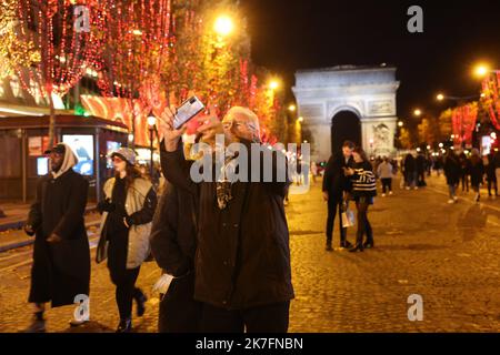 ©PHOTOPQR/LE PARISIEN/Olivier Lejeune ; Paris 21/11/2021 ILLUMINATIONS DE NOEL DES CHAMPS ELYSEE Illuminazioni natalizie degli Champs Elysee a Parigi, Francia, il 21st 2021 novembre Foto Stock